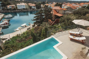 SOL luxury residence near the beach with shared heated pool
